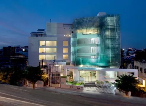 Springs Hotels and Spa Hotels near Lalbagh Botanical Garden