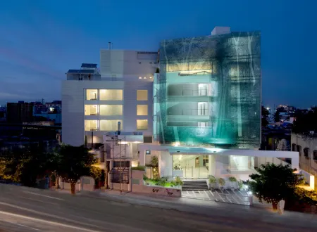 Springs Hotels and Spa Отели рядом с достопримечательностью «Лалба Ботаникал Гарден»