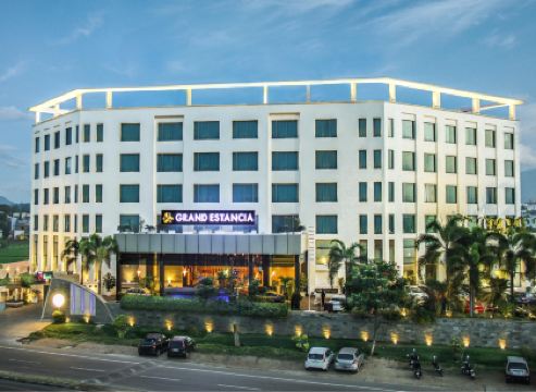 Grand Estancia Salem