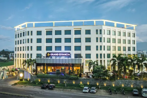 Grand Estancia Salem Hotels in Salem