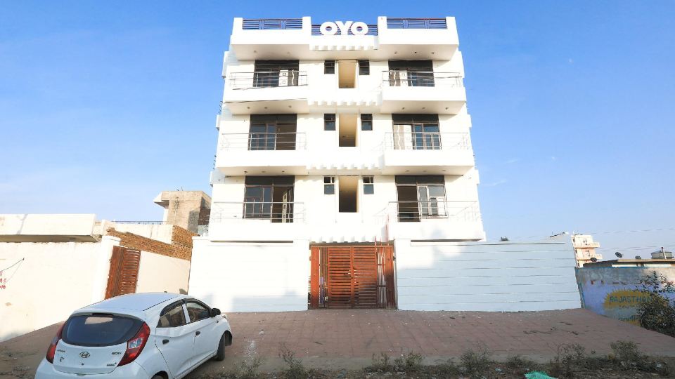 OYO 61722 Rajmahal Residency Hotel