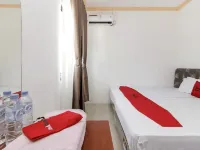RedDoorz Near Sam Ratulangi Airport Manado Hotels in Mapanget