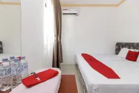 RedDoorz Near Sam Ratulangi Airport Manado