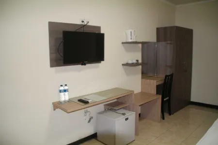 Mega Bintang Sweet Hotel 2 Отели в г. Чепу