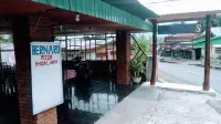 Bernard Guest House Hotels in Tomok