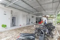 RedDoorz Syariah Near Alun Alun Ciledug Cirebon Hotel a Ciledug