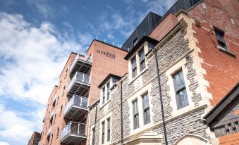 Stylish Warehouse Apartment in Central Cardiff
