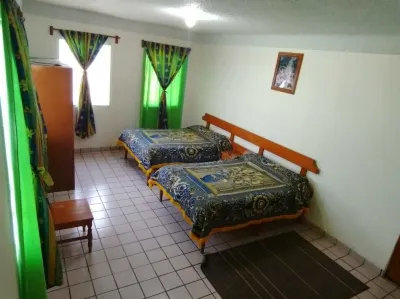 Hotel Monarca Hotel dekat La Casa mas Angosta