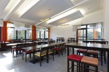 Jugendherberge City-Hostel Köln-Riehl Отели рядом с достопримечательностью «Dom Treasury»