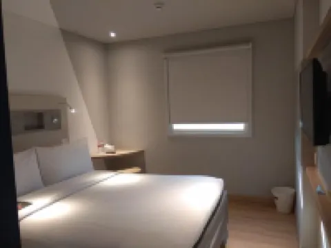 Ibis Budget Surabaya Diponegoro Hotels in Wonokromo