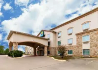 Baymont Inn & Suites by Wyndham Glen Rose Hotels near Somervell County Museum