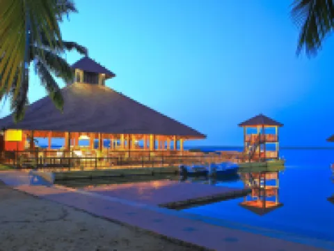 Estuary Sarovar Premiere Poovar Island Hotel a 