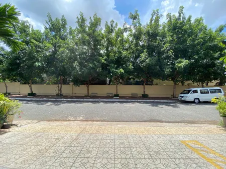 Reasmey Cheanich Hotel Отели рядом с достопримечательностью «Chea Sim University of Kamchaymear Kampongcham Branch»