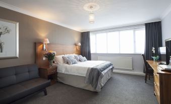 The New London Carlton Hotel & Service Apartments