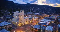 Ashland Springs Hotel Hotel dekat Zagorska Oasis