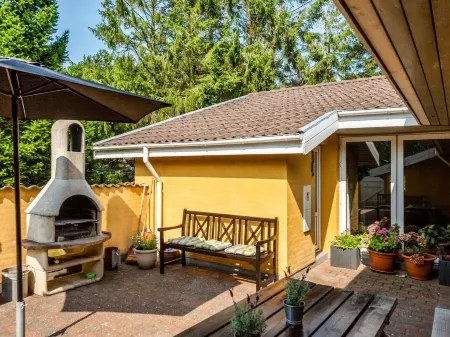 "Billing" - 11km from the Sea Отели рядом с достопримечательностью «Houstrup»