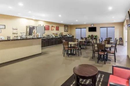 Comfort Suites the Colony - Plano West Отели рядом с достопримечательностью «Hebron High School Softball Stadium»