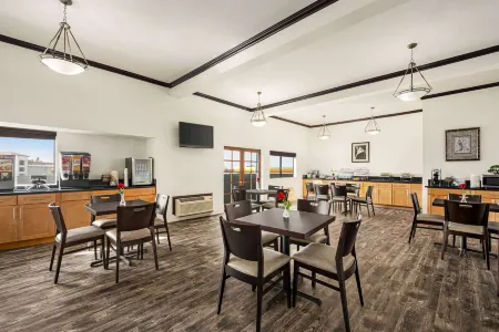 Baymont by Wyndham Monterey Park Отели в г. Монтебелло