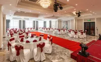 PHU THANG GRAND HOTEL Hotels in Đức Hòa Hạ