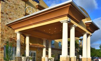 Holiday Inn Express & Suites Fredericksburg