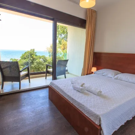 Apartments Kuce Lekovica Beach & Snack Bar- Bistro