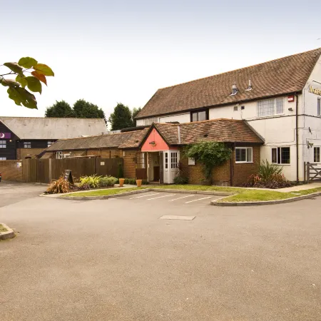 Premier Inn Farnborough West (Southwood)