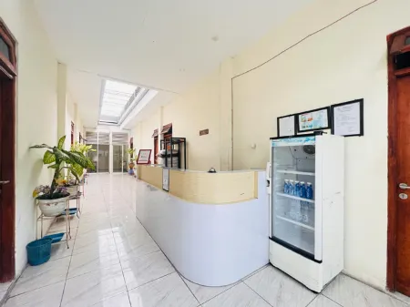 RedDoorz Syariah Near Alun Alun Sidoarjo Отели рядом с достопримечательностью «Superland Suncity Mall Sidoarjo»