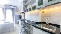 Simple and Cozy Living Studio Transpark Cibubur Apartment Hotel a Giacarta