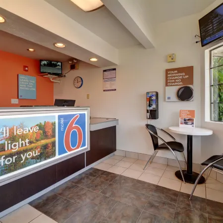 Motel 6 Wethersfield, CT - Hartford Отели рядом с достопримечательностью «Капитолий штата»