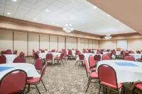 Ramada by Wyndham Plymouth Hotel & Conference Center - parking