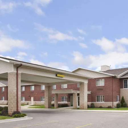 Super 8 by Wyndham Ava