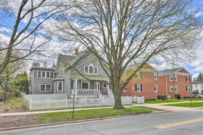 Oak Park Home w/ Fire Pit - 5 Mi to Garfield Park! Hotels in der Nähe von Concordia University Chicago