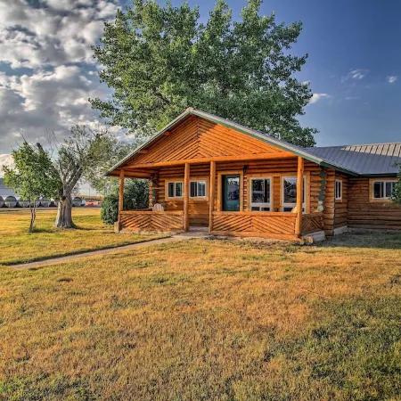 Pet-Friendly Augusta Cabin - Walk to Main Street!