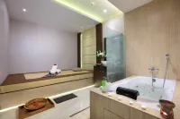Harper Palembang by Aston - Hot Tub