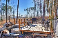 'Paradise Cove' Cabin w/ Boathouse & Dock - Pet friendly