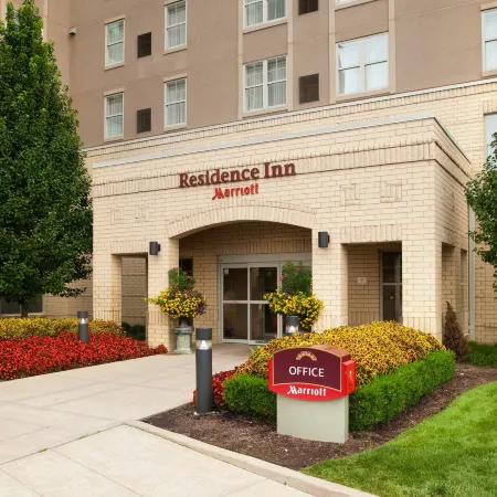 Residence Inn by Marriott St. Louis Downtown Отели рядом с достопримечательностью «Арена «Чайфец»»