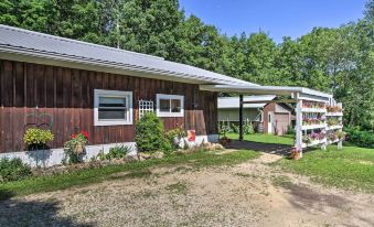 La Crescent Cottage on Minnesota Bluffs w/ View!
