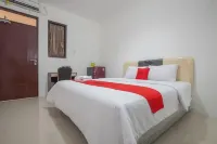 RedDoorz @ Kertajaya Surabaya Hotels in Surabaya