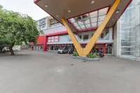 RedDoorz Syariah Near Alun-Alun Pelabuhan Ratu Hotels in Cikidang