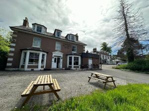 OYO Mackay's Spa Lodge Hotel