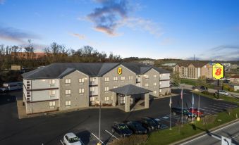 Super 8 by Wyndham Uniontown PA