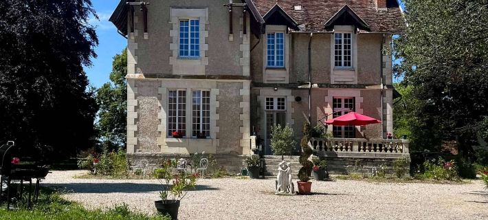 Double Bedrooms of Vilmorais Hotels in Cher