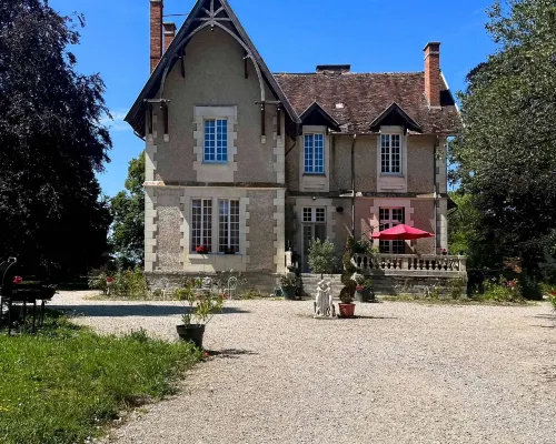Les Chambres De Vilmorais Hôtels à : Arcomps