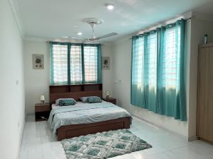 Hidden Gem in Oyibi New 2 Luxury Bedroom Apartment