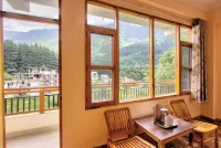 Goroomgo J J Regency (Manali)