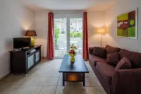 Vacancéole - le Domaine du Golf d'Albret Hotels in Damazan