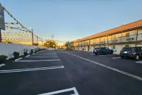 Travelodge by Wyndham Fullerton Near Anaheim - parking