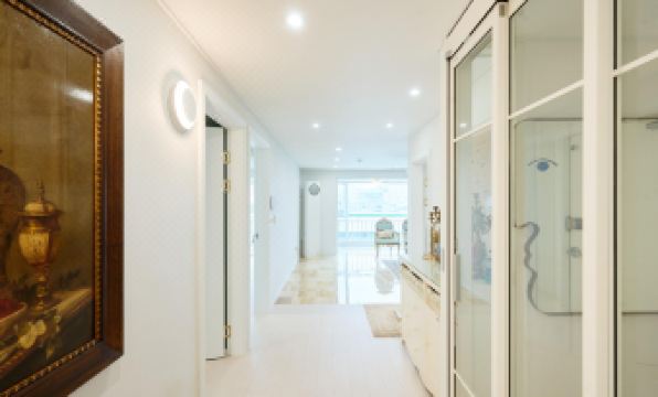 1. 가로수길 홈스테..