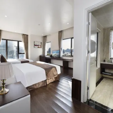 Diamond Luxury Hotel Hotels near Bahia de Halong