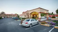Best Western Inn Santa Clara - Bãi đậu xe